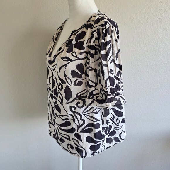 Velvet by Graham & Spencer Leslie Top Blouse Lightweight Short Sleeve Size S - Picture 3 of 7